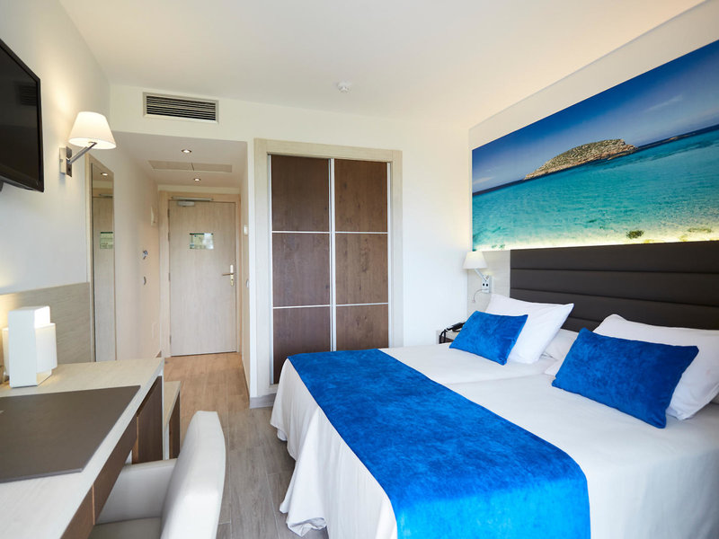 Invisa Hotel Cala Blanca 38
