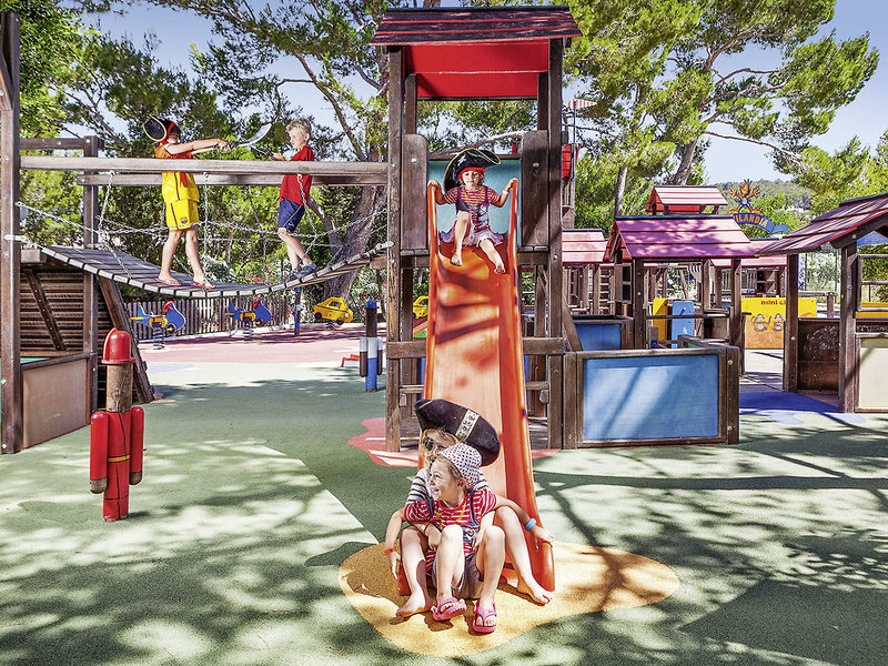 Invisa Hotel Cala Blanca 13