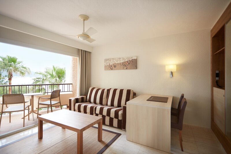 Invisa Hotel Cala Blanca 30
