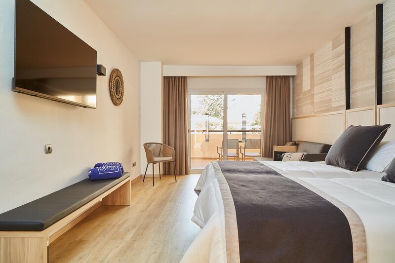 Invisa Hotel Cala Blanca 61