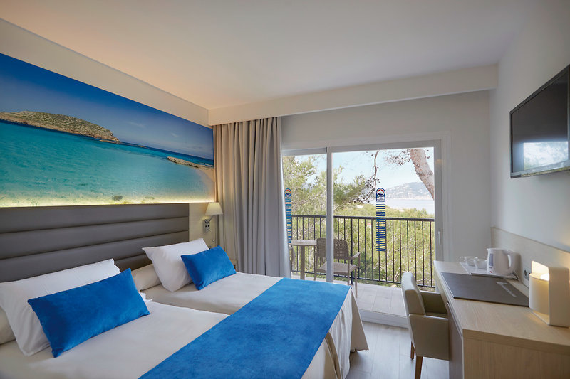 Invisa Hotel Cala Blanca 9