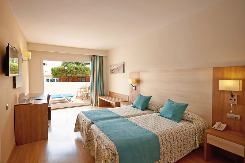 Invisa Hotel Cala Blanca 16