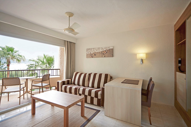 Invisa Hotel Cala Blanca 17
