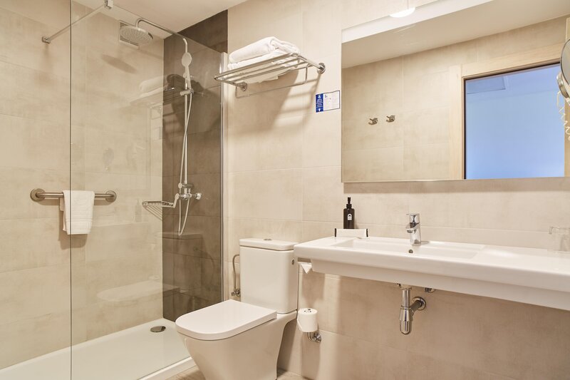 Invisa Club Cala Blanca 33 - Bathroom Example