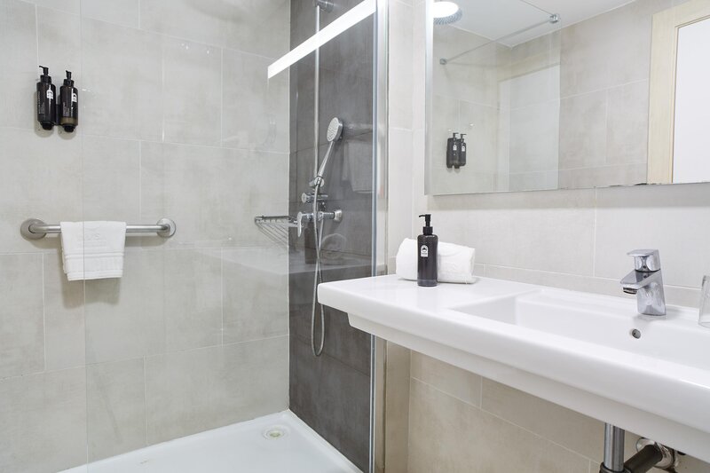 Invisa Club Cala Blanca 69 - Bathroom Example