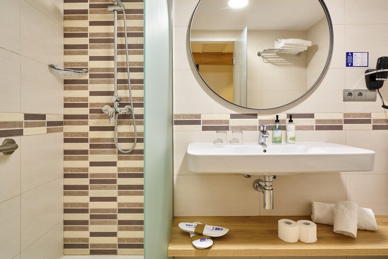 Invisa Club Cala Blanca 71 - Bathroom Example