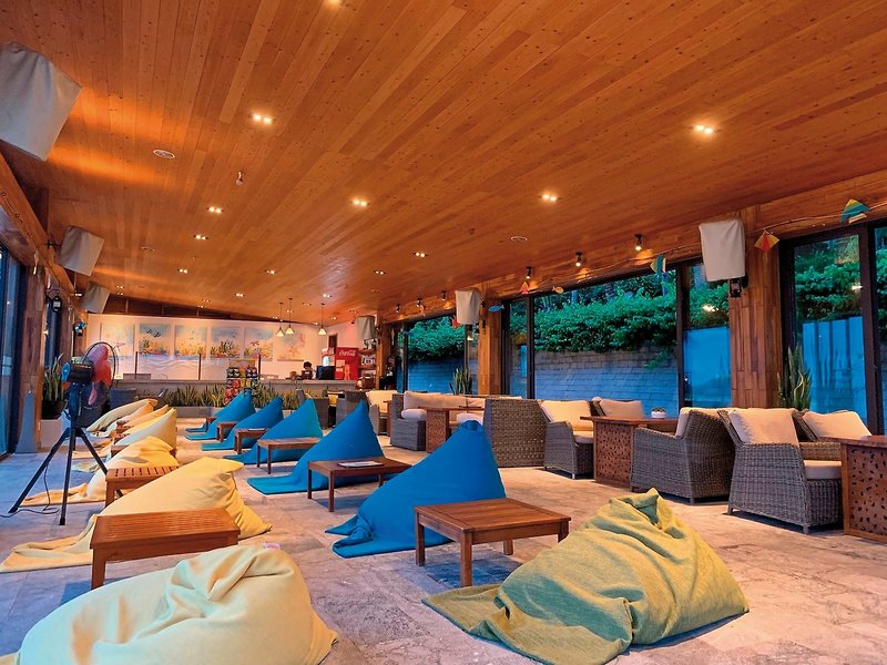 The Cliff Resort & Residences 14