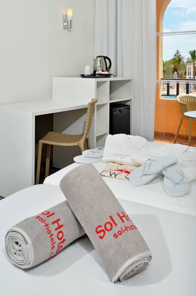 Sol Falcó All Inclusive 76