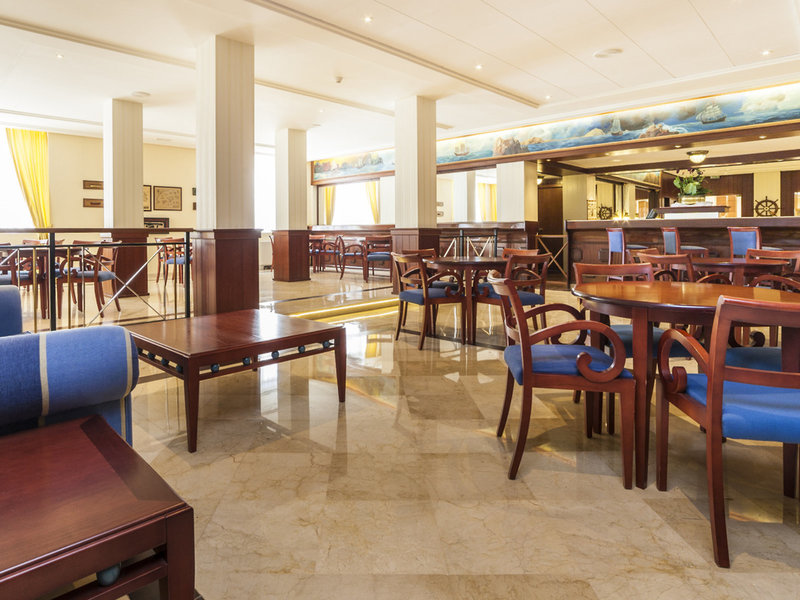 Globales Club Almirante Farragut 22