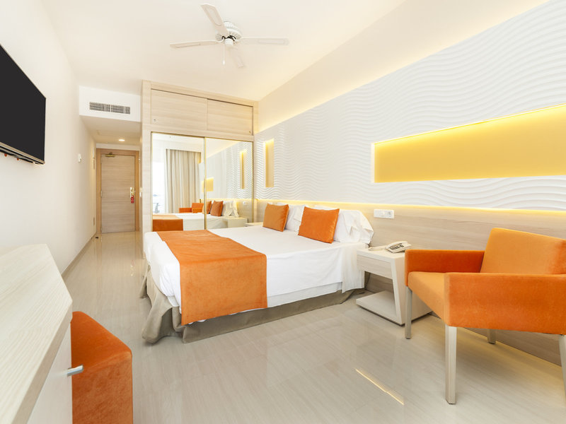 Globales Club Almirante Farragut 38