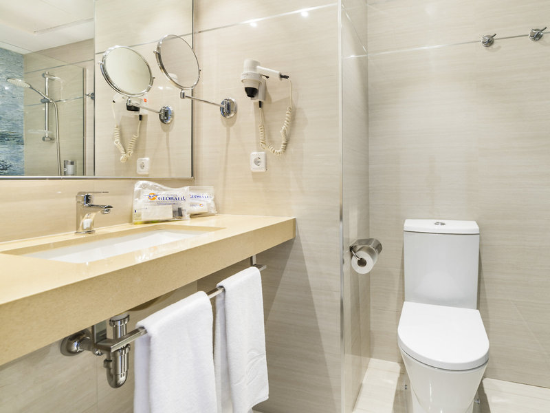 Globales Club Almirante Farragut 46