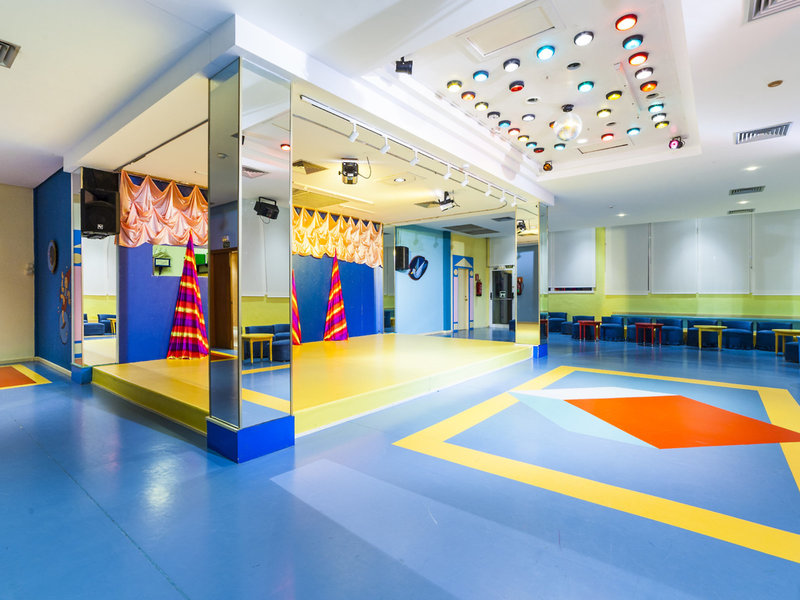 Globales Club Almirante Farragut 28