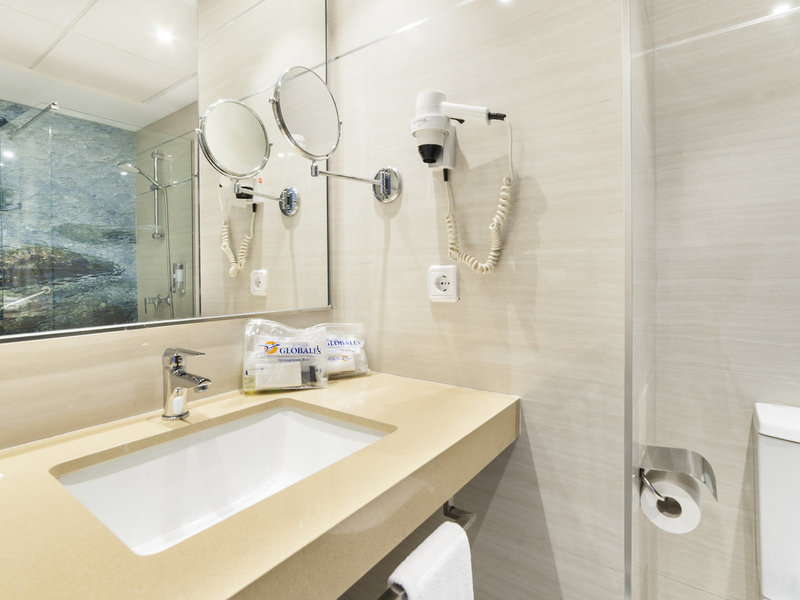 Globales Club Almirante Farragut 39