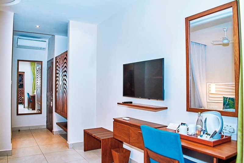 Neptune Village Beach Resort & Spa 9