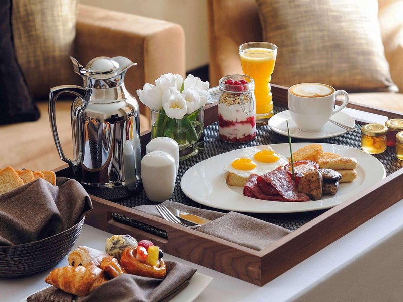 Mövenpick Hotel Jumeirah Lakes Towers 12