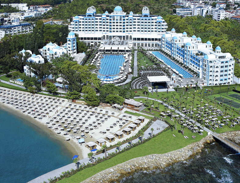 Rubi Platinum Spa Resort & Suites 77