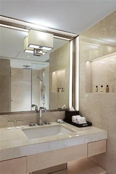 The Royal Garden Kowloon 37 - Bathroom Example