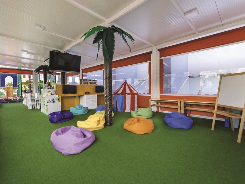 Paradise Park Fun Lifestyle Hotel 41