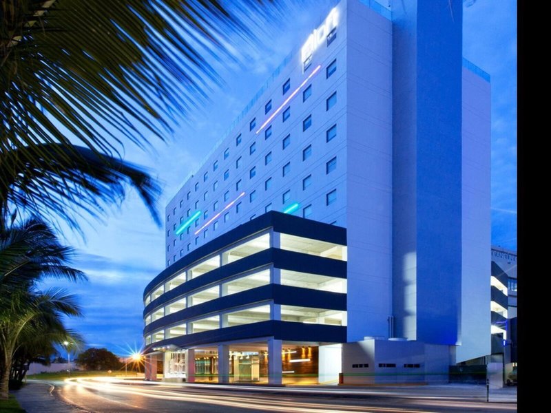 Aloft Cancun 1