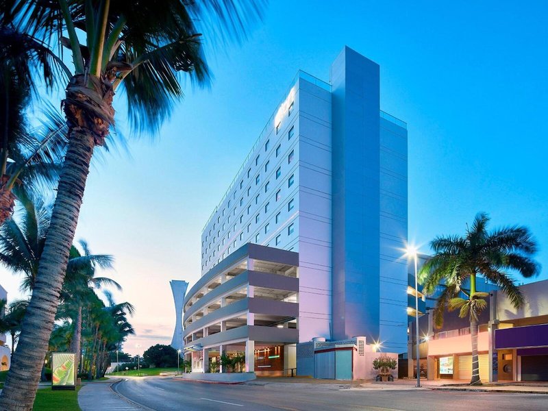 Aloft Cancun 2