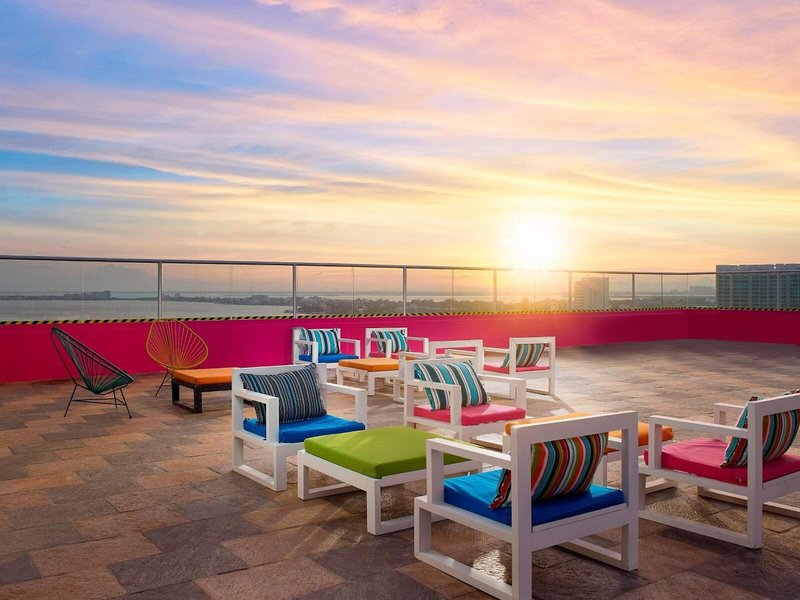 Aloft Cancun 6