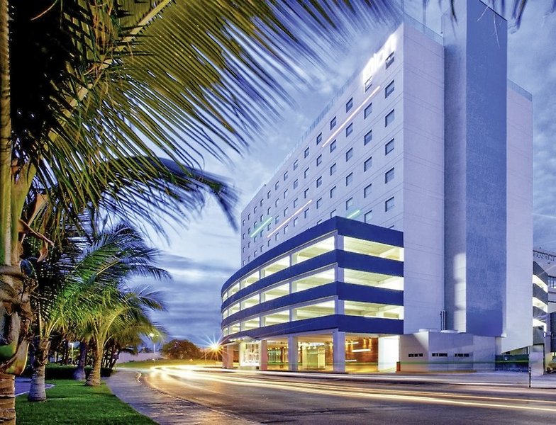 Aloft Cancun 1