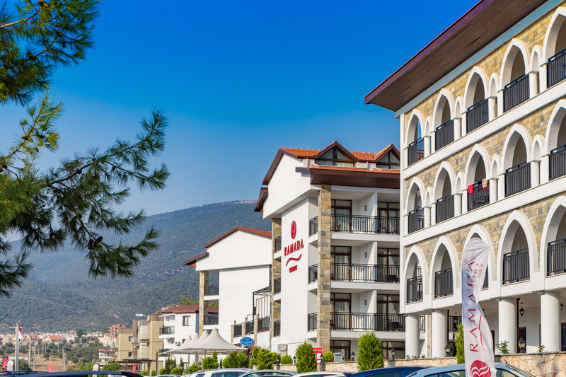 Ramada Resort by Wyndham Akbuk 2