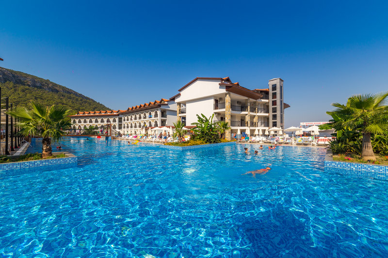 Ramada Resort by Wyndham Akbuk 4