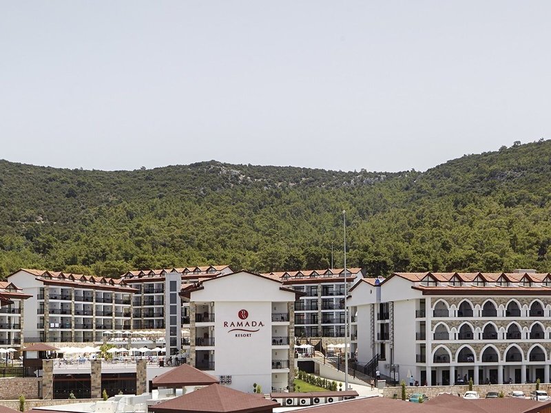 Ramada Resort by Wyndham Akbuk 3
