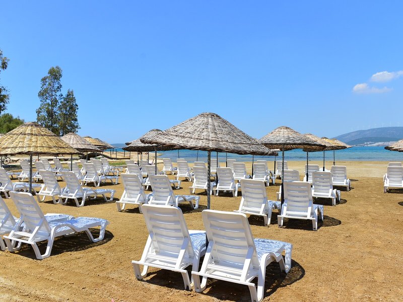 Ramada Resort by Wyndham Akbuk 6