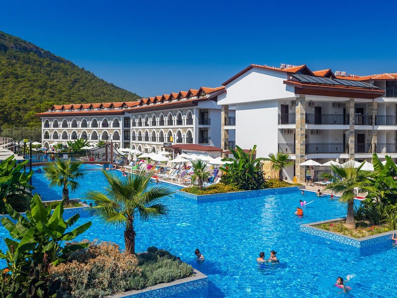 Ramada Resort by Wyndham Akbuk 11