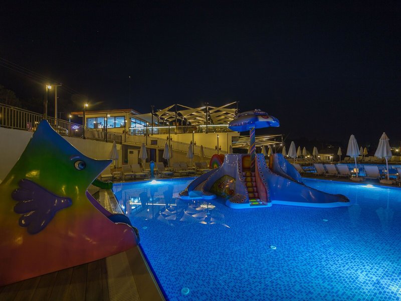 Ramada Resort by Wyndham Akbuk 12