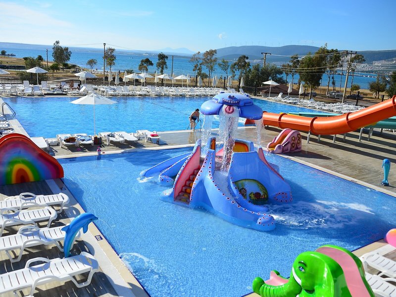 Ramada Resort by Wyndham Akbuk 31