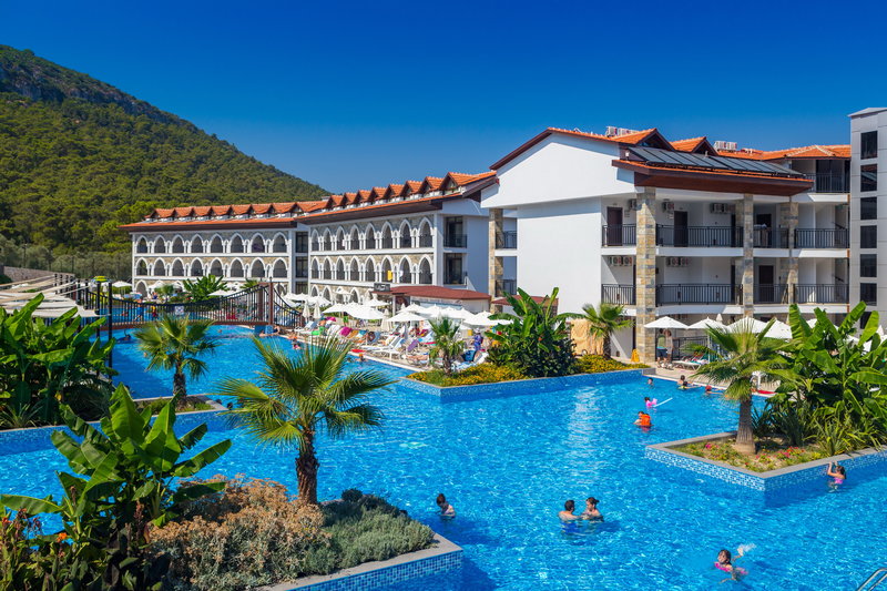 Ramada Resort by Wyndham Akbuk 18