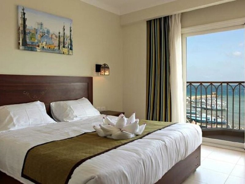 Royal Star Beach Resort  8
