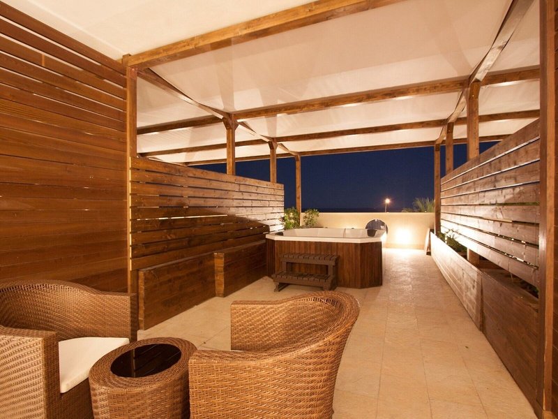 Main Palace Hotel 6 - Outdoor Pool