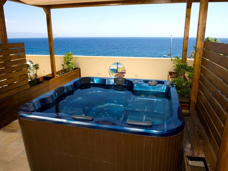 Main Palace Hotel 8 - Outdoor Pool