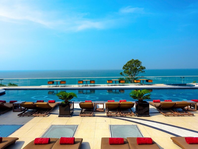 Centara Grand Phratamnak Resort Pattaya 11