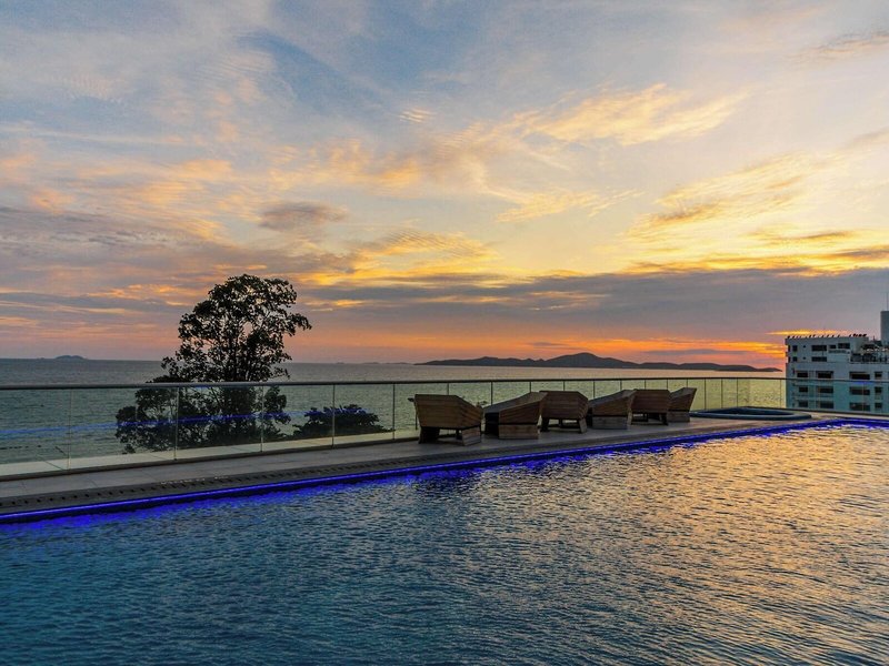 Centara Grand Phratamnak Resort Pattaya 14