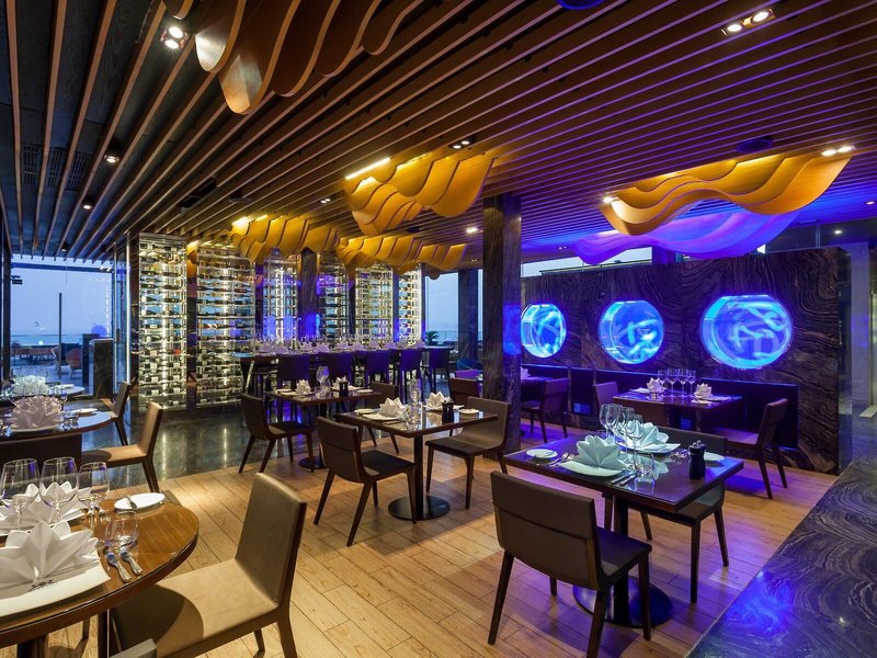 Centara Grand Phratamnak Resort Pattaya 24