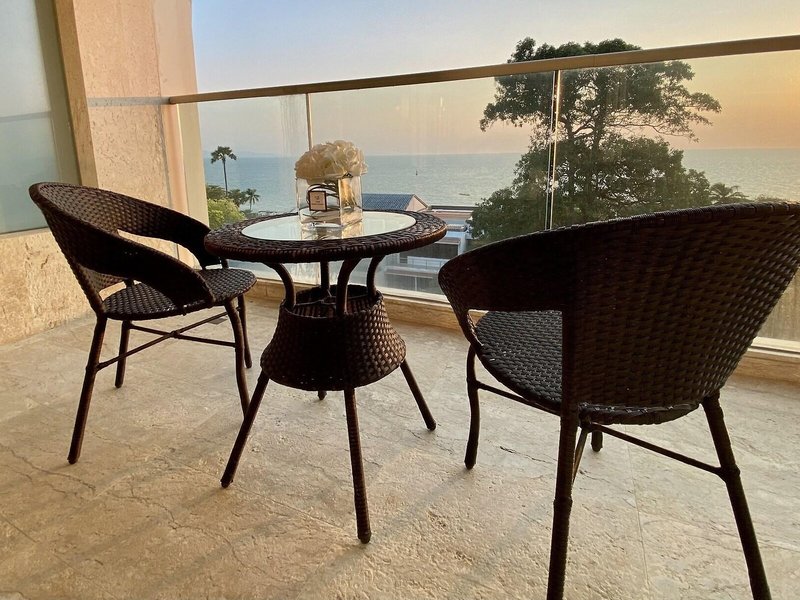 Centara Grand Phratamnak Resort Pattaya 25