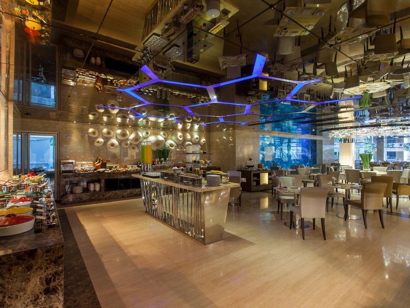 Centara Grand Phratamnak Resort Pattaya 26