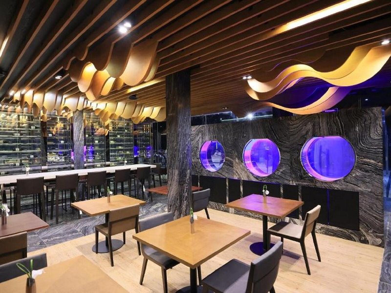 Centara Grand Phratamnak Resort Pattaya 27