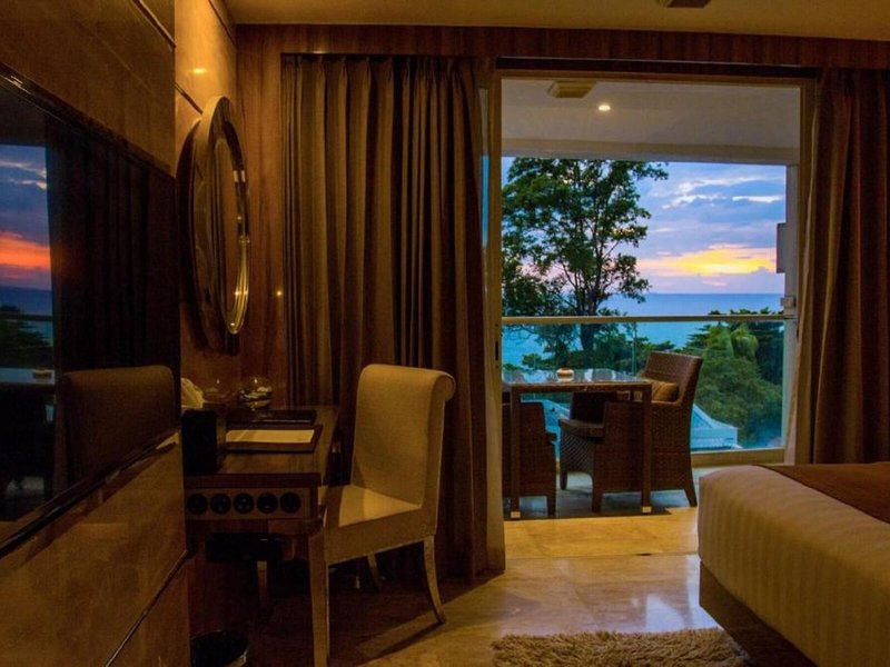 Centara Grand Phratamnak Resort Pattaya 28