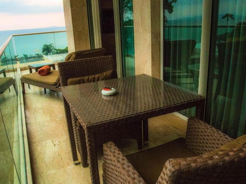 Centara Grand Phratamnak Resort Pattaya 29