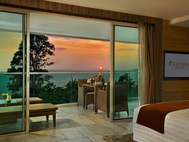 Centara Grand Phratamnak Resort Pattaya 35