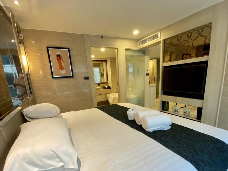 Centara Grand Phratamnak Resort Pattaya 38