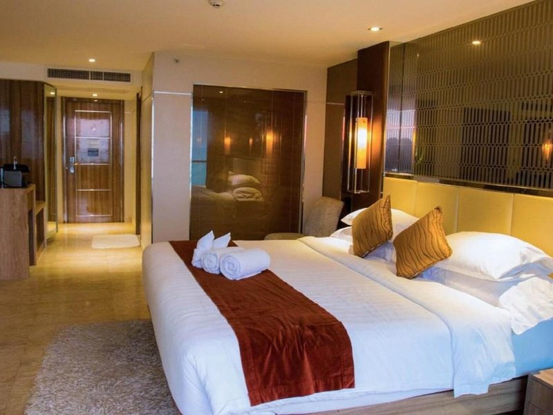 Centara Grand Phratamnak Resort Pattaya 46