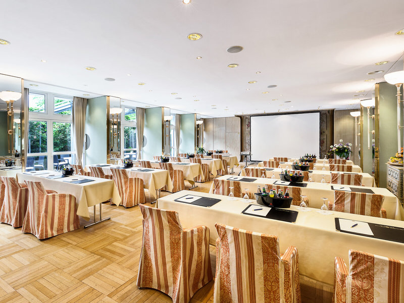 Best Western Premier Grand Hotel Russischer Hof 40
