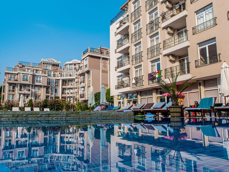 Dawn Park 3 - Exterior